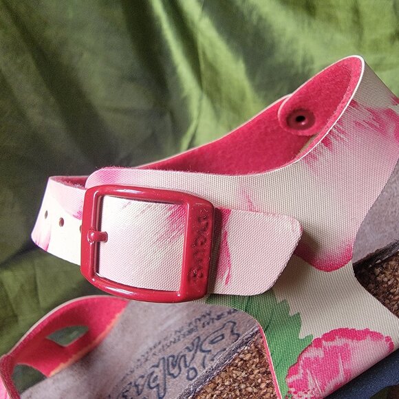 Birki's Red Hibiscus Sandals with Buckles for Girls - Picture 5 of 8